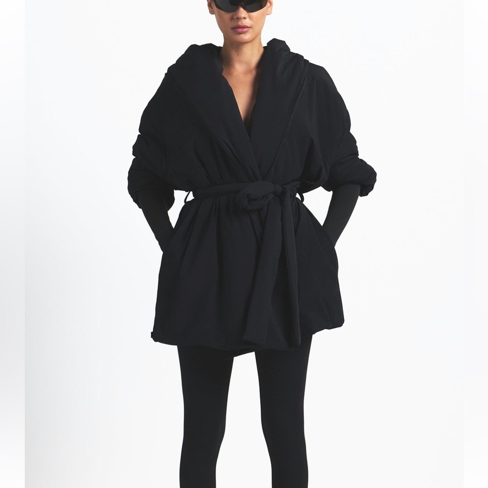 SKIMS x NIKE woven wrap coat 🖤✨NWT sold out ❕